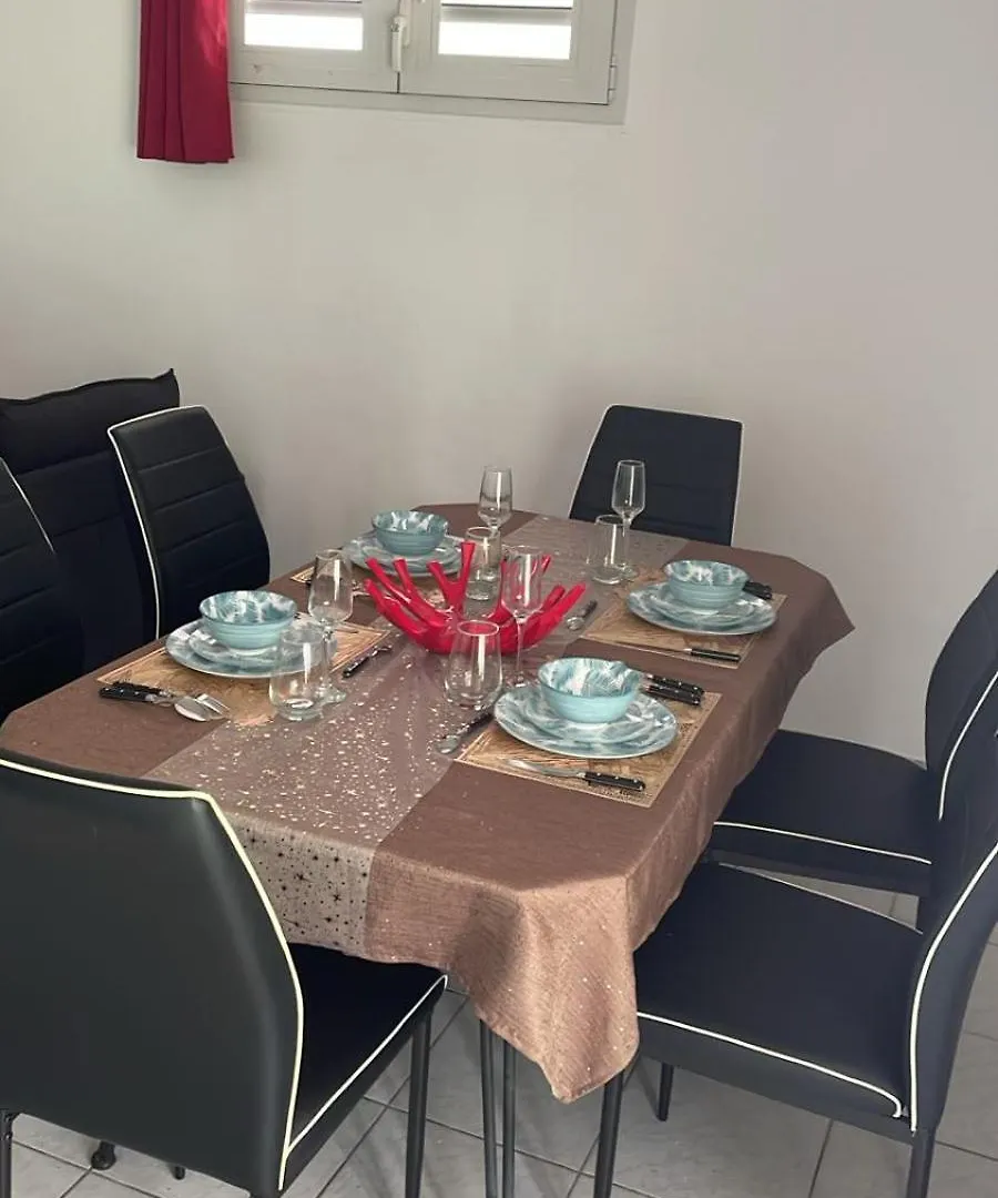 La Petite Maison De Chanone Le François بيت للعطل