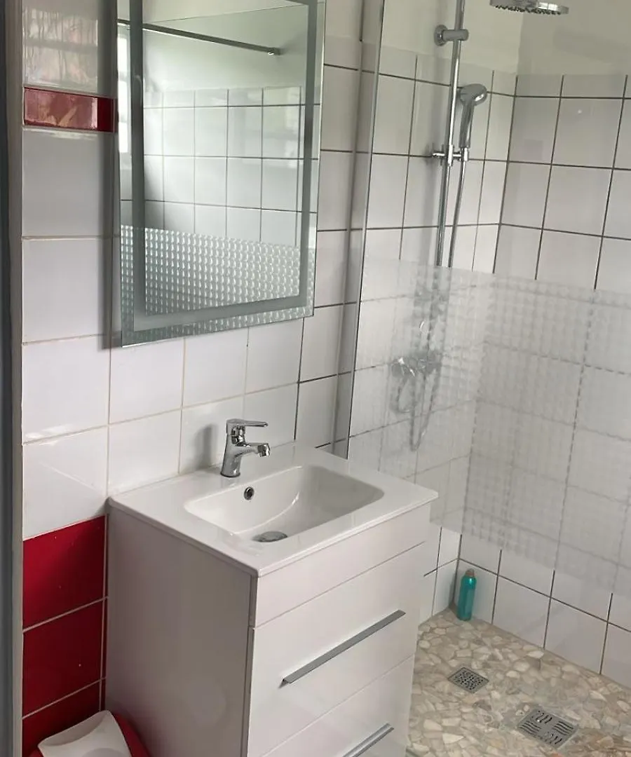 بيت للعطل La Petite Maison De Chanone Le François مارتينيك